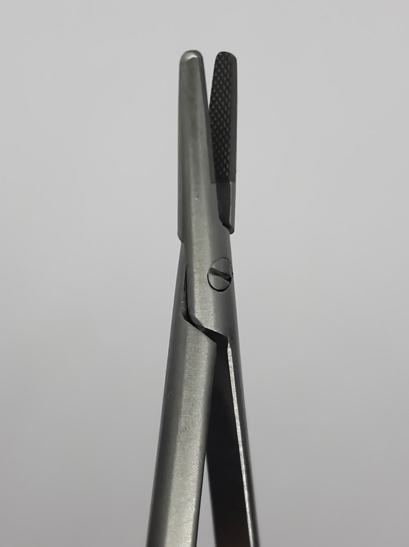Igłotrzymacz CASTROVIEJO TC 18 cm Igłotrzymacz CASTROVIEJO TC 18 cm