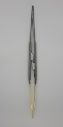 Igłotrzymacz CASTROVIEJO TC 18 cm Igłotrzymacz CASTROVIEJO TC 18 cm