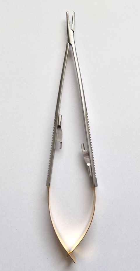 Igłotrzymacz CASTROVIEJO TC 18 cm Igłotrzymacz CASTROVIEJO TC 18 cm