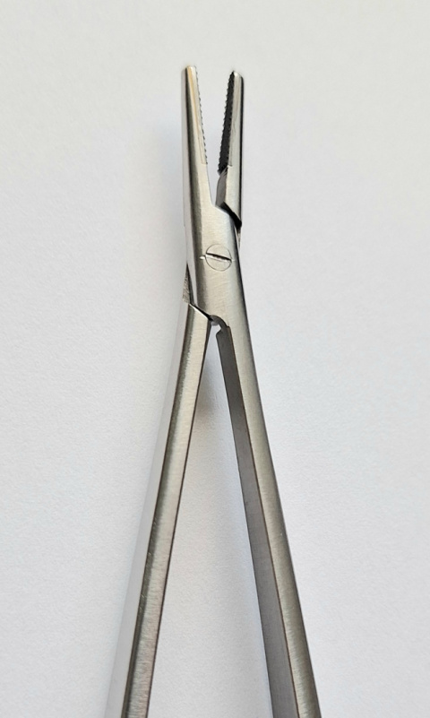 Igłotrzymacz CASTROVIEJO TC 18 cm Igłotrzymacz CASTROVIEJO TC 18 cm