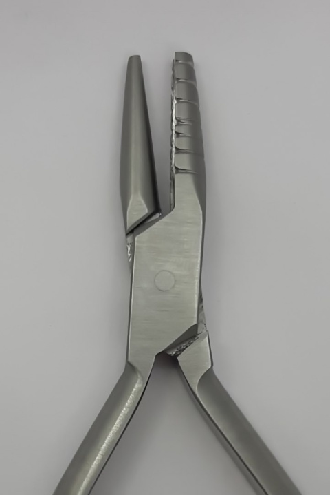 Kleszcze SCHWARZ, wklęsło-wypukłe, 14 cm Kleszcze SCHWARZ, wklęsło-wypukłe, 14 cm