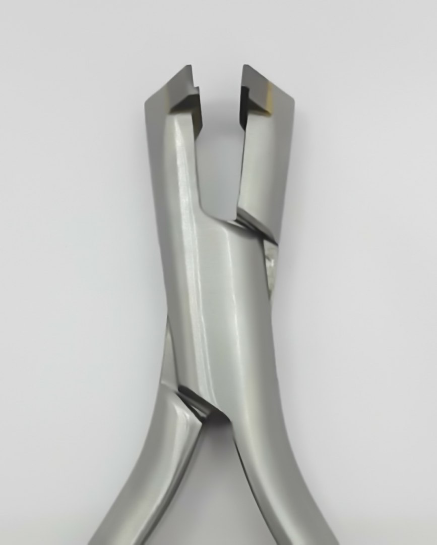 Orthodontic forceps for cutting and holding wire. Orthodontic forceps for cutting and holding wire.