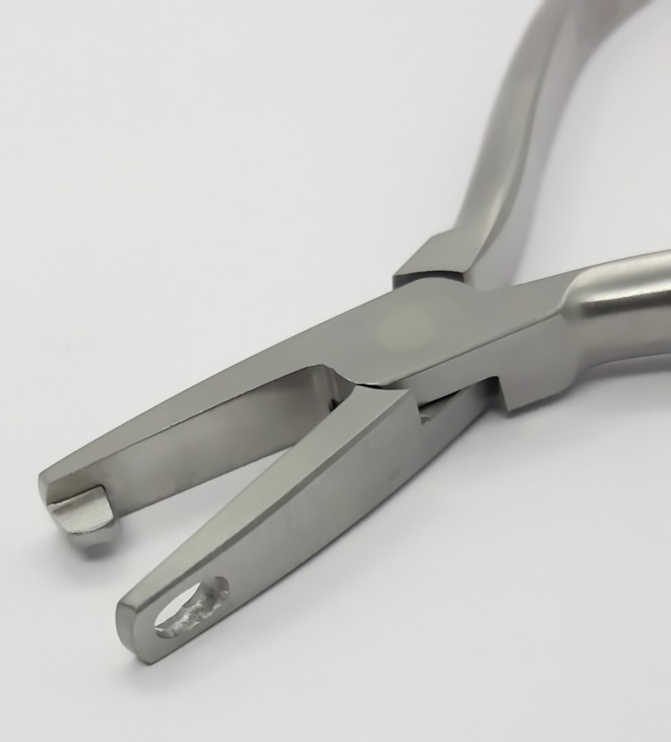 Orthodontic forceps for forming ligatures Orthodontic forceps for forming ligatures