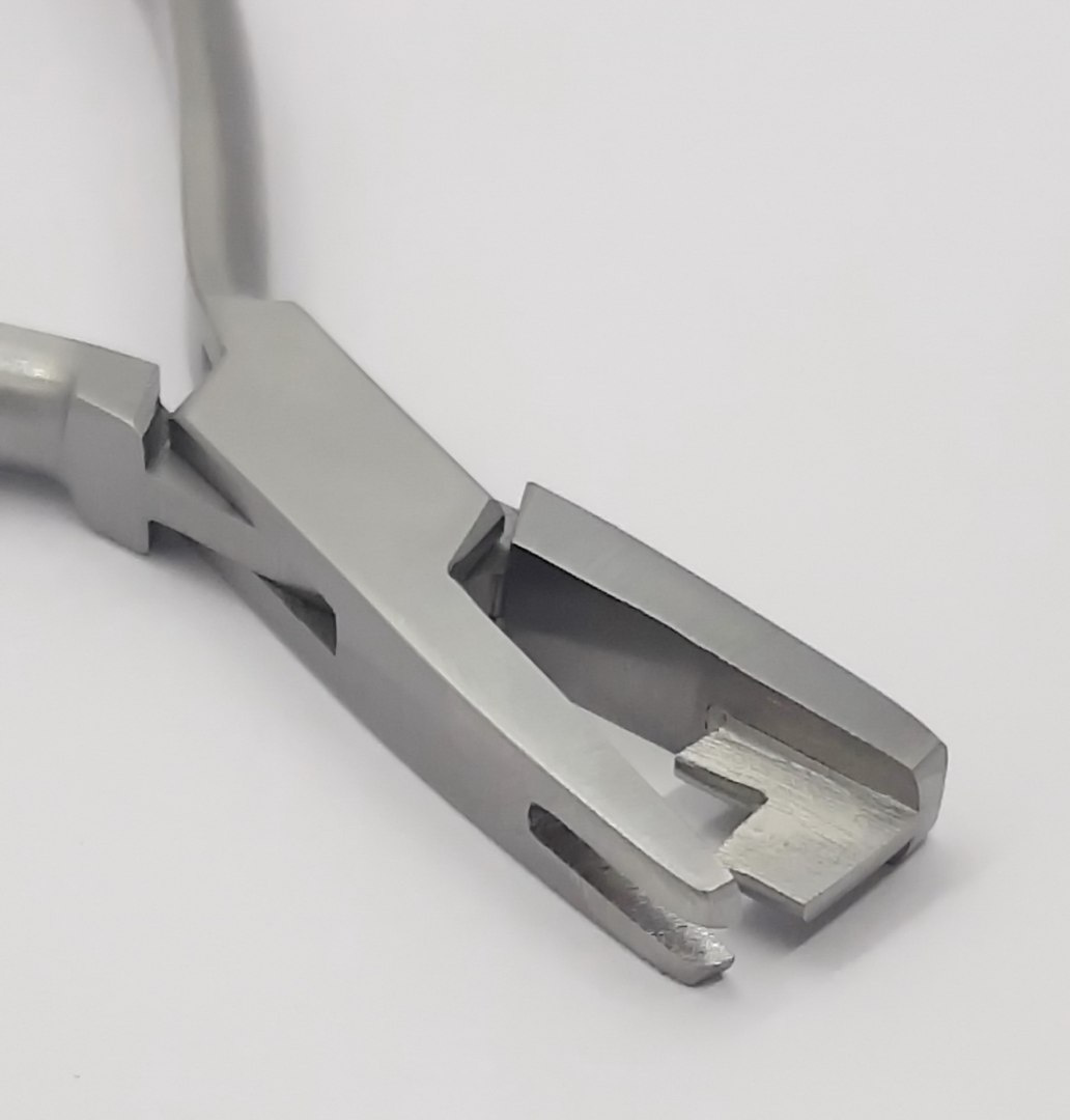 Orthodontic forceps for forming ligatures. Orthodontic forceps for forming ligatures.