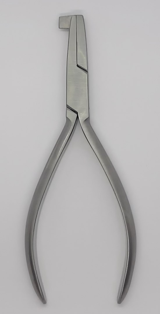 Orthodontic forceps for forming ligatures. Orthodontic forceps for forming ligatures.