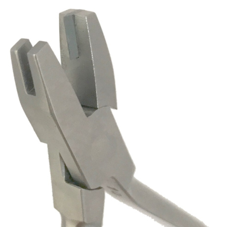Orthodontic forceps to bend in the letter V. Orthodontic forceps to bend in the letter V.