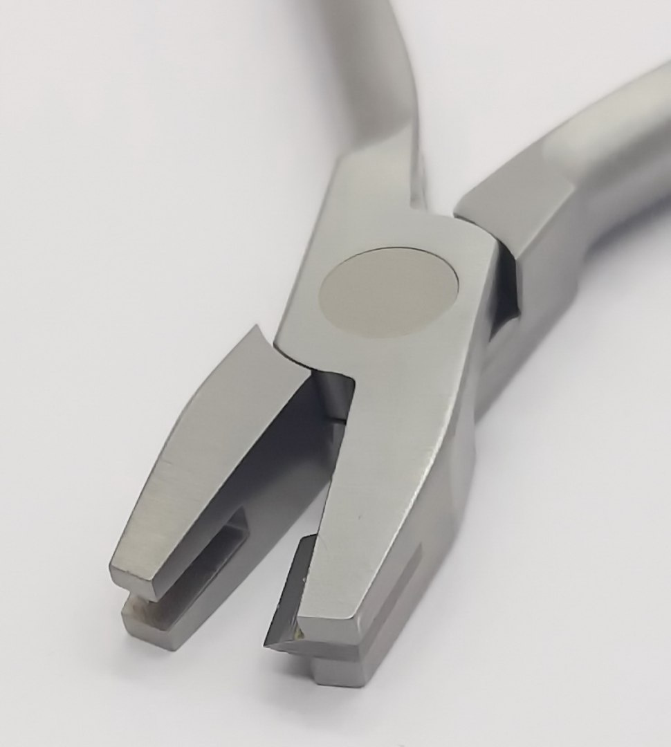 Orthodontic forceps to bend in the letter V.
