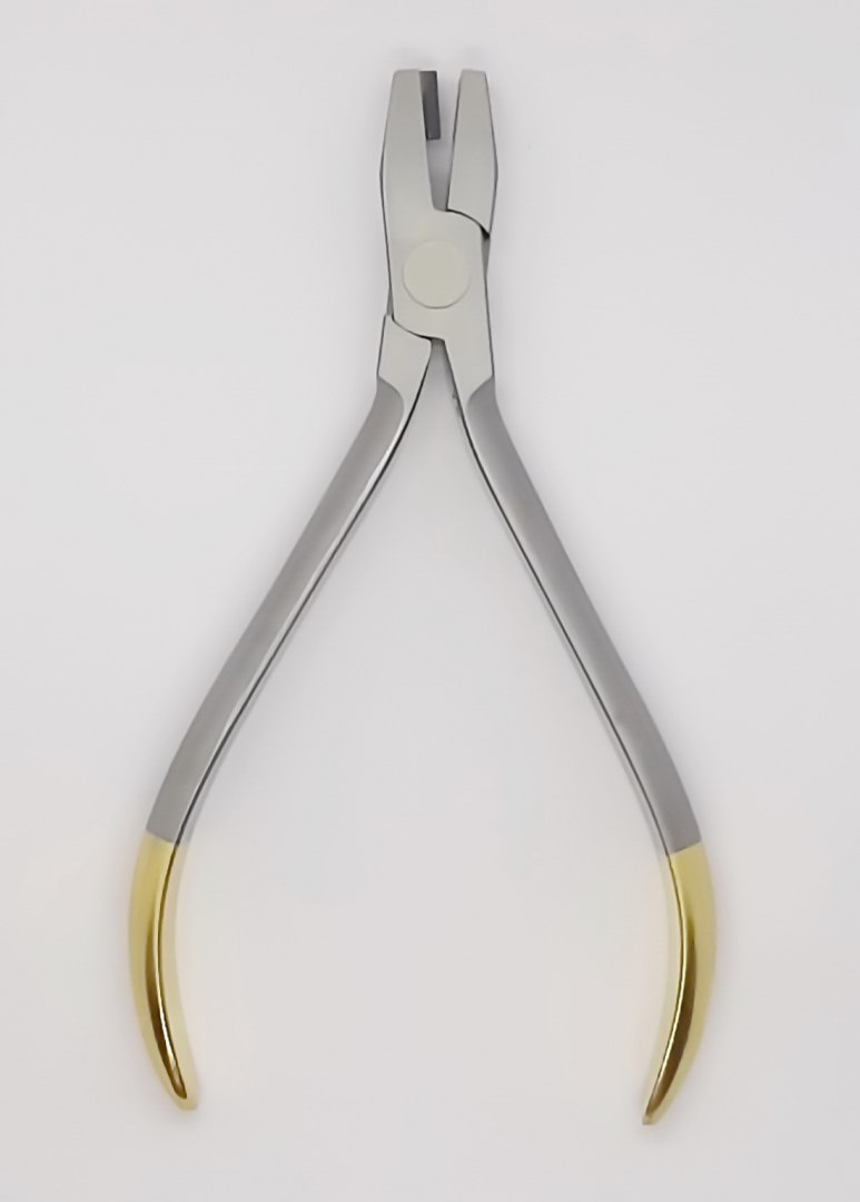 Orthodontic forceps to bend in the letter V. Orthodontic forceps to bend in the letter V.