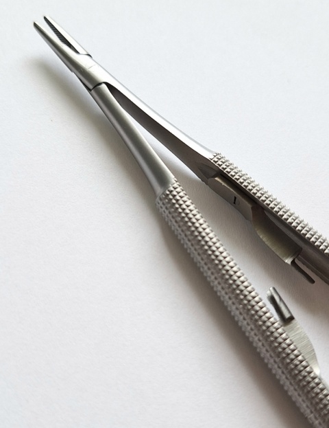 Igłotrzymacz Castroviejo TC, prosty, 14 cm.