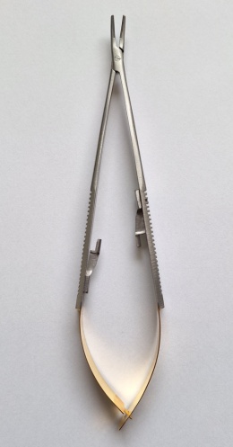 Igłotrzymacz Castroviejo TC, wygięty, dł. 18 cm.