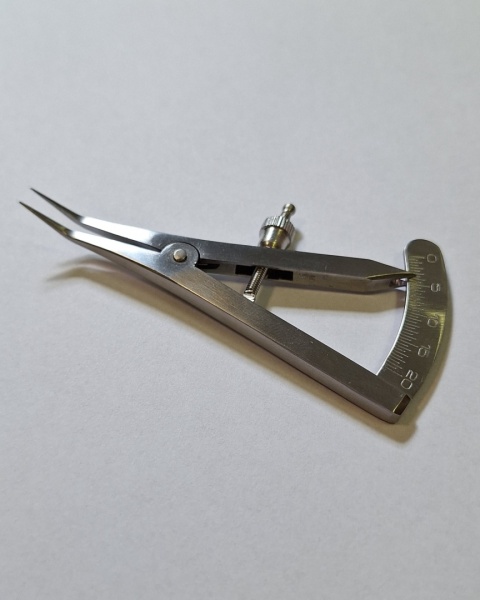 Miarka implantologiczna Castroviejo wygięta